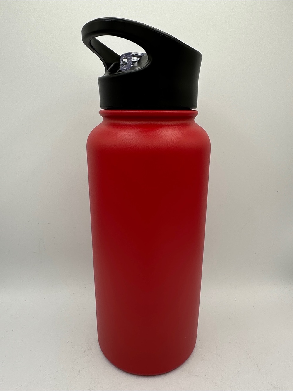 Vegond 32 ounce red metal water bottle with two lids